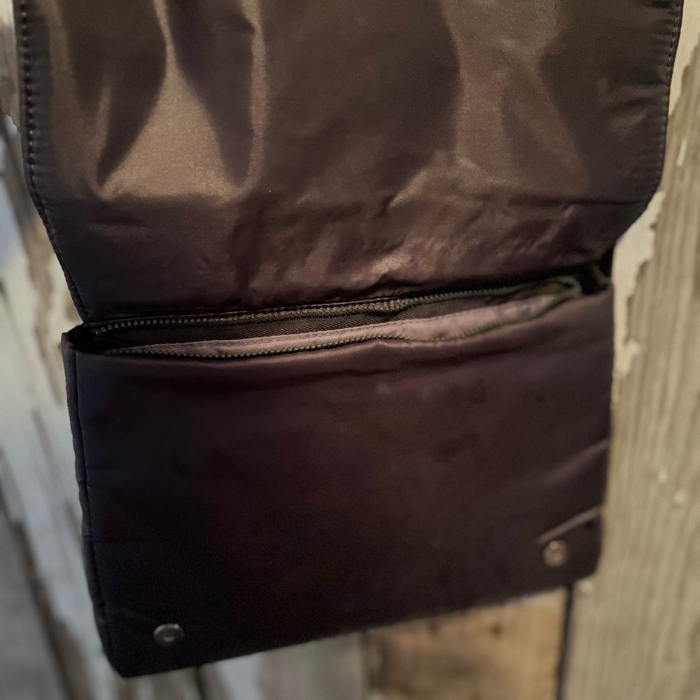 Athleta x Caraa Puffer Crossbody Bag - Grey - Picture 6 of 9